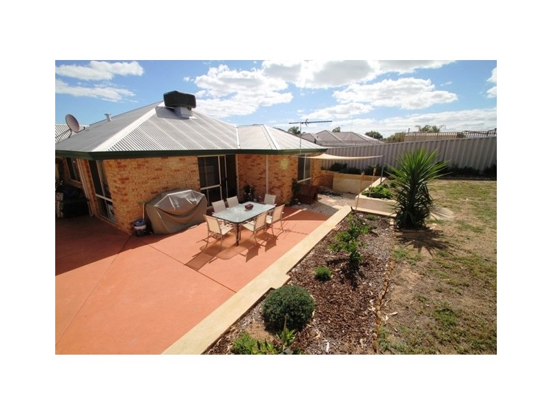 27 Dudley Drive, Usher WA 6230