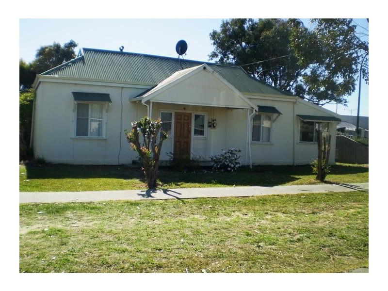 20 Newell Street, Harvey WA 6220