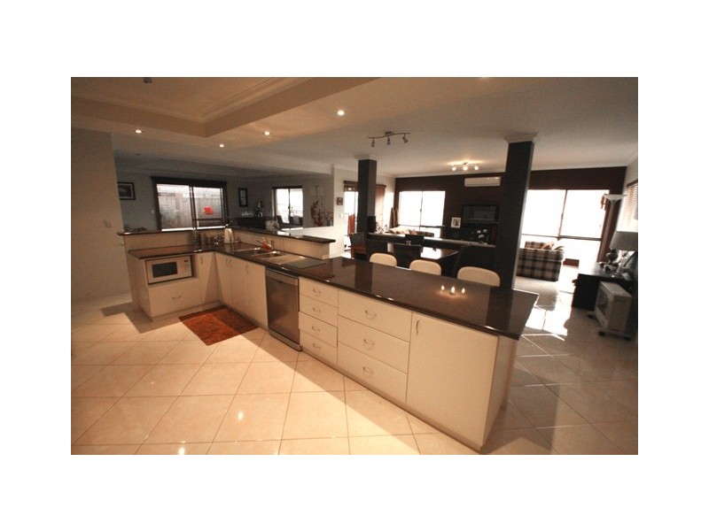 6 Golden Beryl Avenue, Australind WA 6233