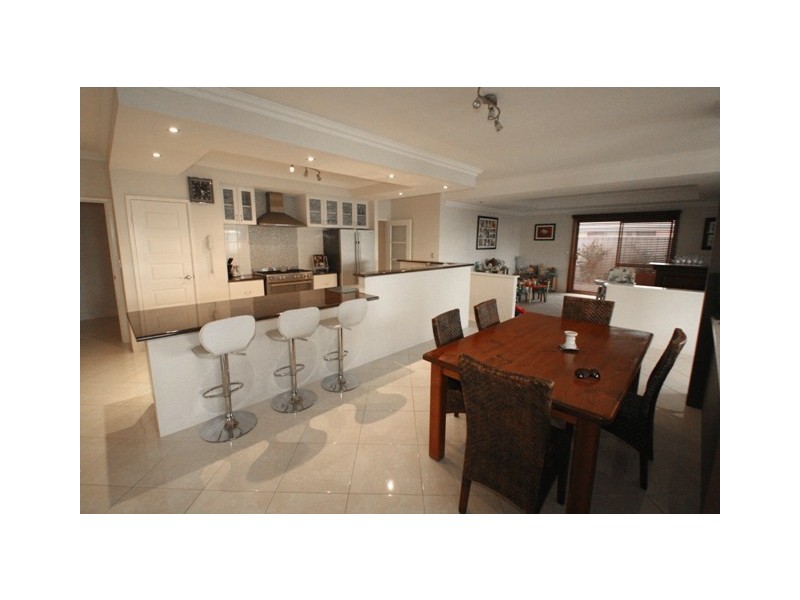 6 Golden Beryl Avenue, Australind WA 6233