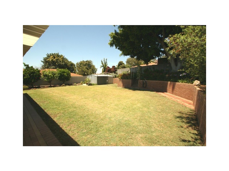 6 Hughlings Place, Australind WA 6233