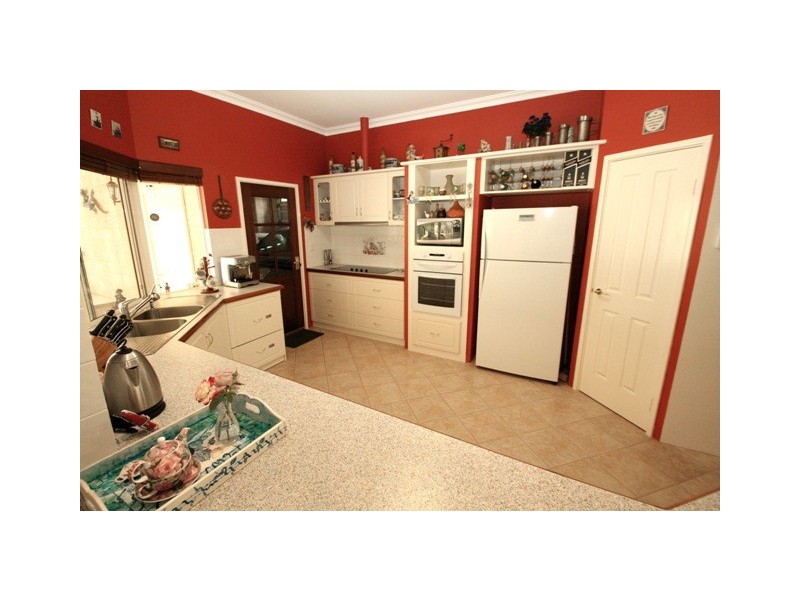 6 Longshore Place, Leschenault WA 6233