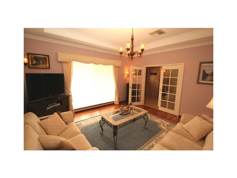 6 Longshore Place, Leschenault WA 6233