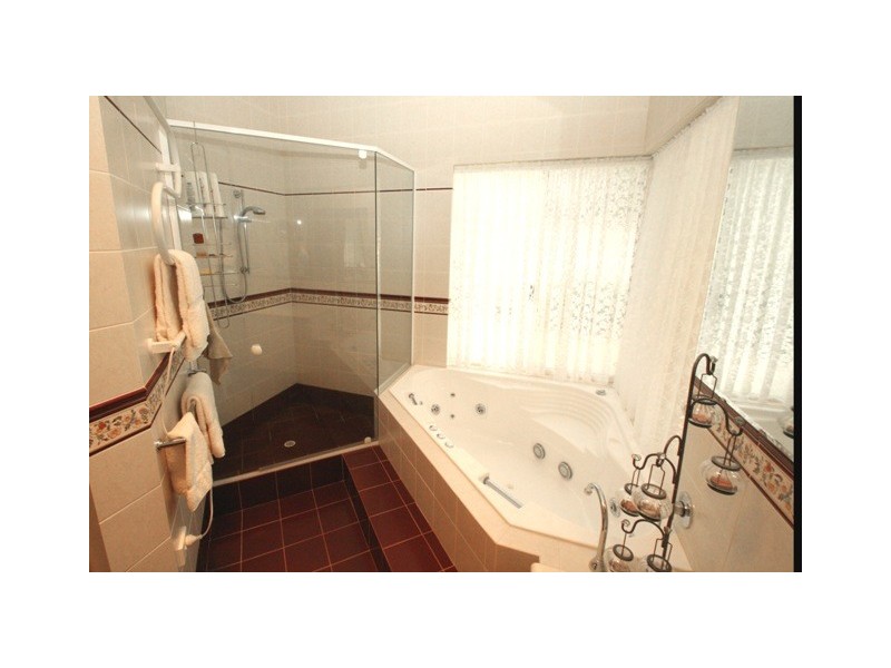 6 Longshore Place, Leschenault WA 6233