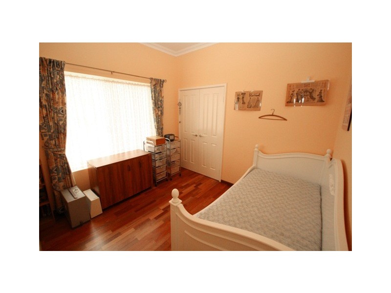 6 Longshore Place, Leschenault WA 6233