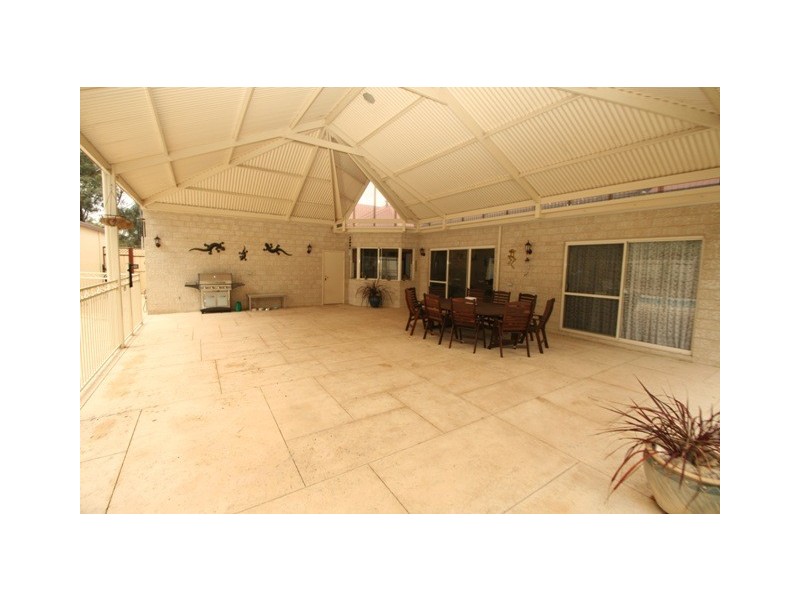 6 Longshore Place, Leschenault WA 6233