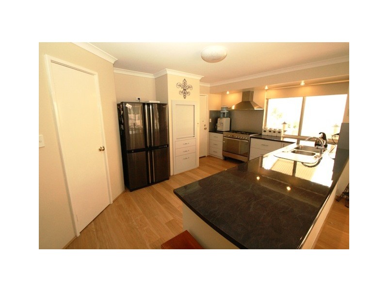 8 Parakeet Outlook, Australind WA 6233