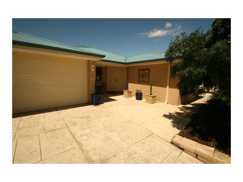 8 Parakeet Outlook, Australind WA 6233