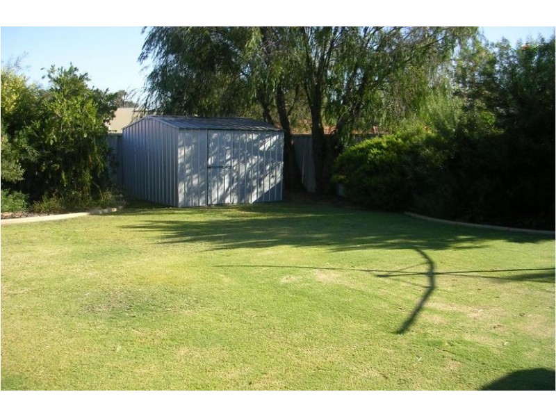 24 Glenhuon Boulevarde, Eaton WA 6232