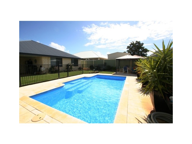 36 Carna Bay Road, Australind WA 6233