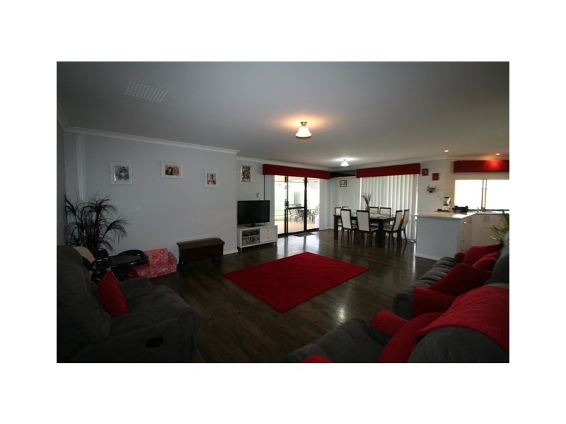 36 Carna Bay Road, Australind WA 6233
