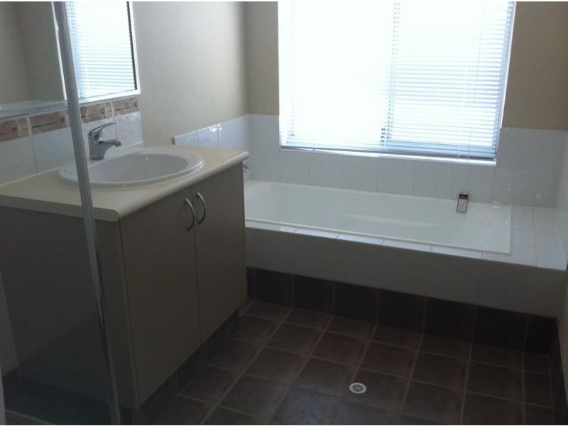 8 Sunstone Brace, Australind WA 6233