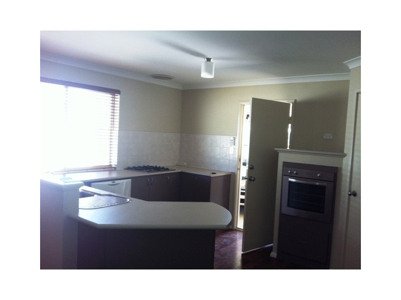 8 Sunstone Brace, Australind WA 6233