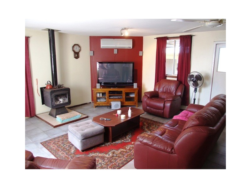 68 Third Street, Harvey WA 6220