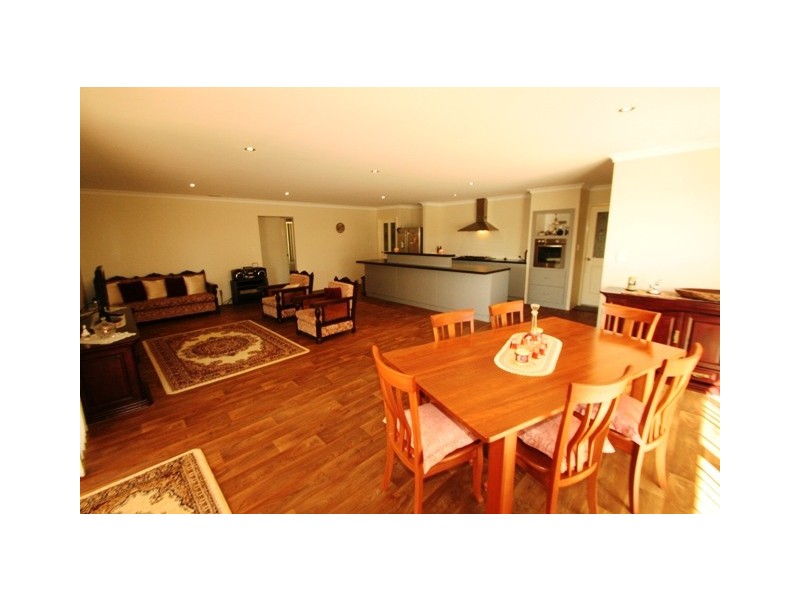 91 The Boulevard, Australind WA 6233