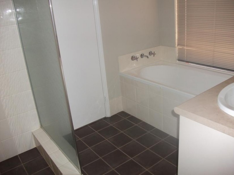 3/235 Old Coast Road, Australind WA 6233