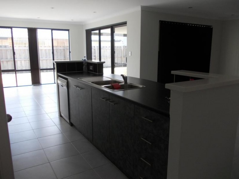 83 Burleigh Drive, Australind WA 6233