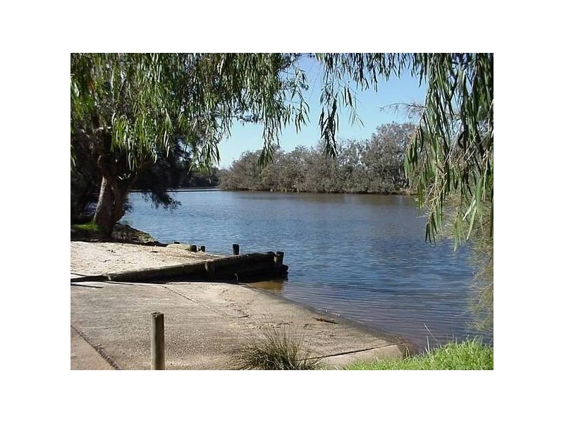 Barnes Avenue, Australind WA 6233