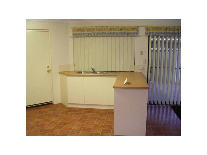 2/11 Elinor Bell Road, Australind WA 6233