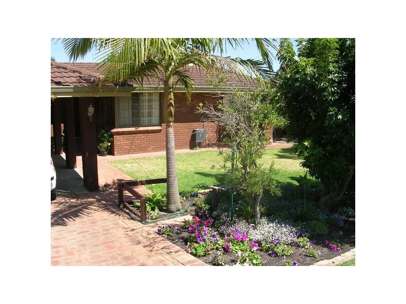 8 Anna Road, Australind WA 6233
