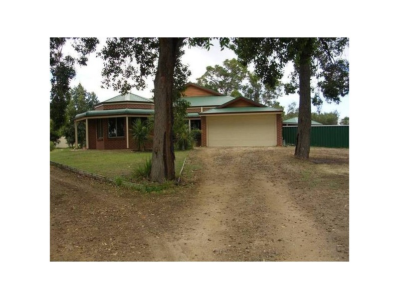 16 Bevan Loop, Roelands WA 6226