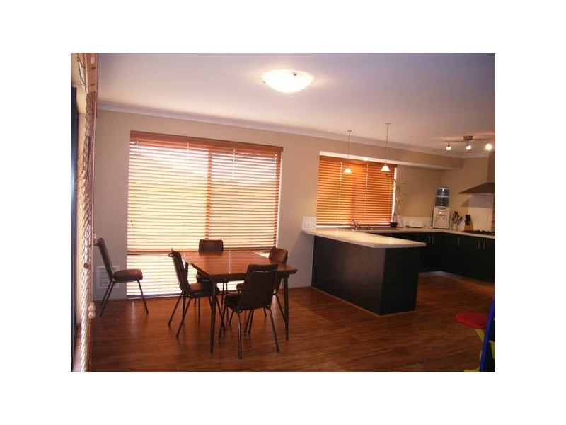 102 Barton Drive, Australind WA 6233