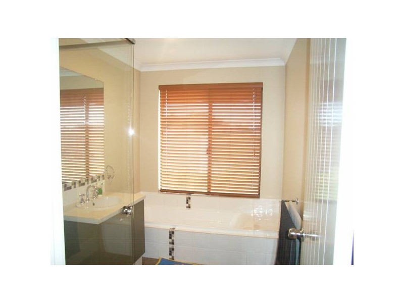 102 Barton Drive, Australind WA 6233