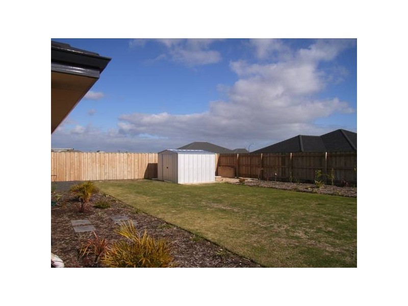 102 Barton Drive, Australind WA 6233