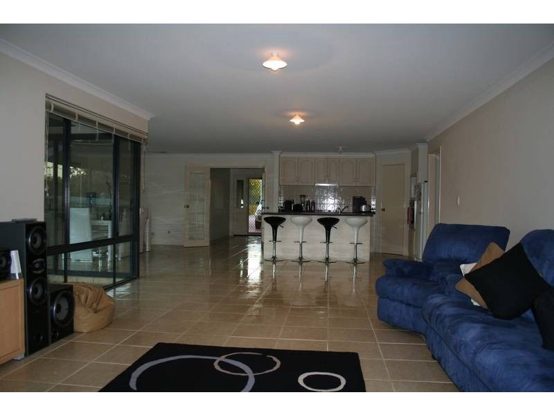 14 Barnes Avenue, Australind WA 6233
