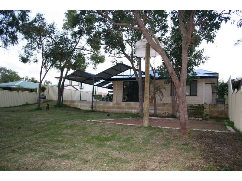 14 Barnes Avenue, Australind WA 6233