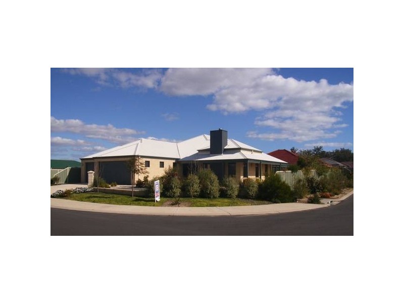 29 Carna Bay Road, Australind WA 6233