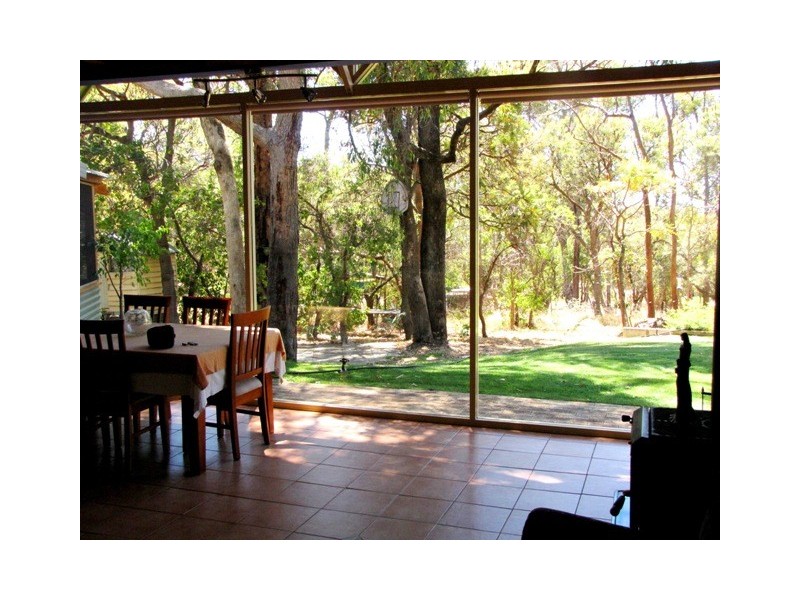 6 Thomas Court, Leschenault WA 6233