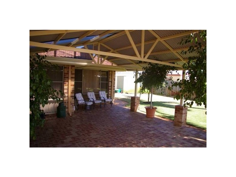 35 Barton Drive, Australind WA 6233