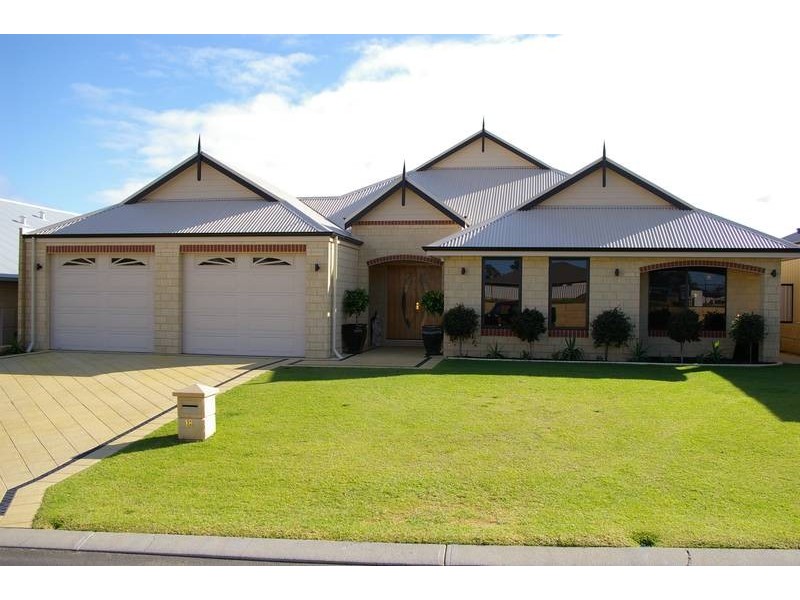 18 Sapphire Way, Dalyellup WA 6230