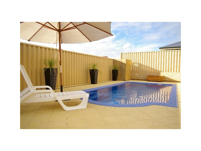 18 Sapphire Way, Dalyellup WA 6230
