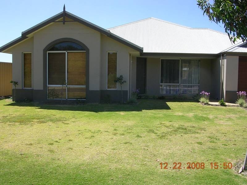 25 Chamberlain Grove, Millbridge WA 6232