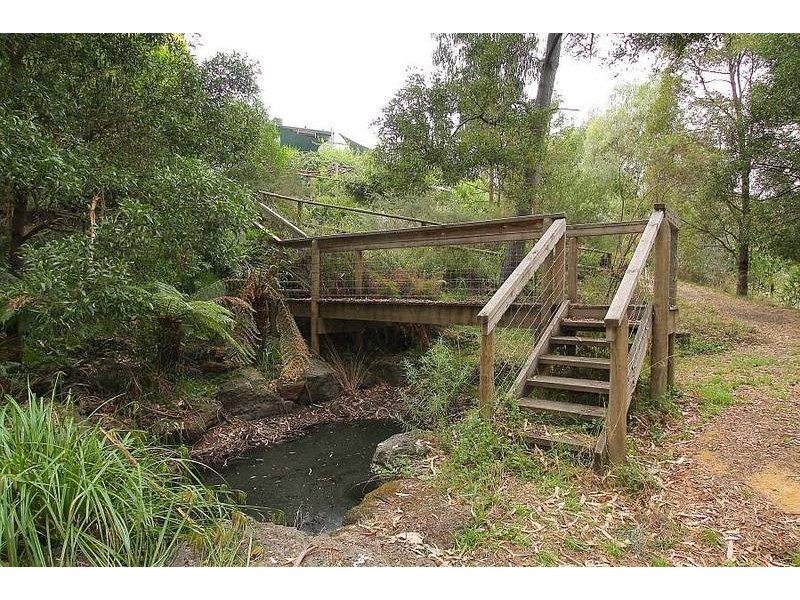 5 Batesleigh Road, Selby VIC 3159