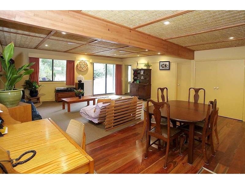 5 Batesleigh Road, Selby VIC 3159