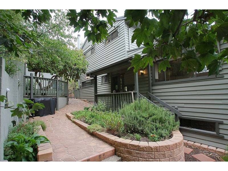 5 Batesleigh Road, Selby VIC 3159