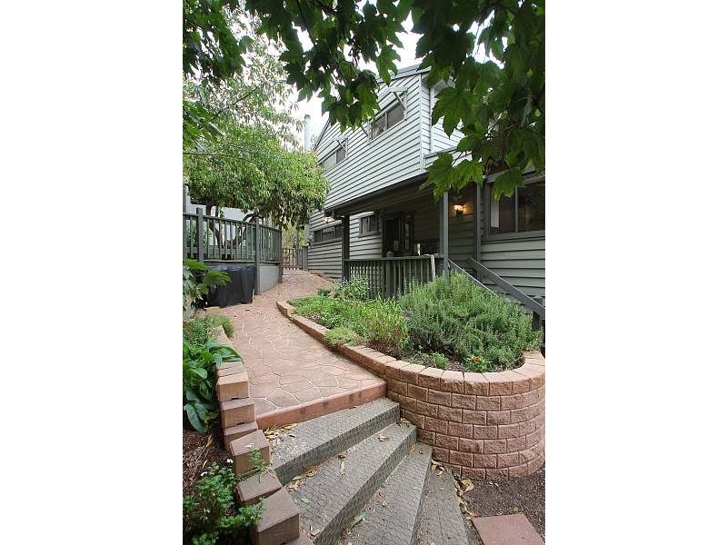 5 Batesleigh Road, Selby VIC 3159