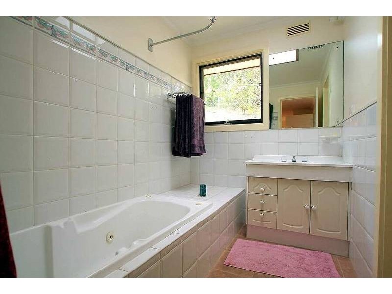 2 Banool Road, Selby VIC 3159