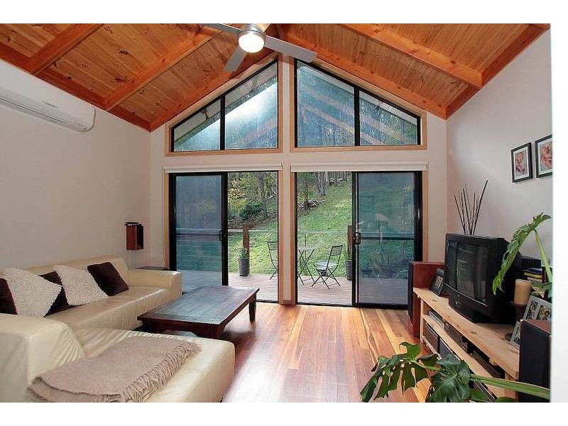 9 St Leonards Road, Selby VIC 3159