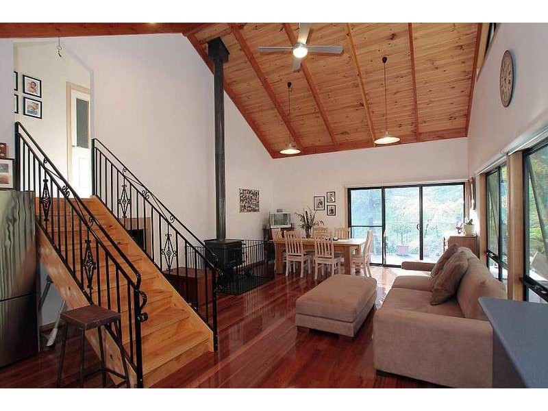 9 St Leonards Road, Selby VIC 3159