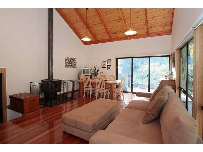9 St Leonards Road, Selby VIC 3159