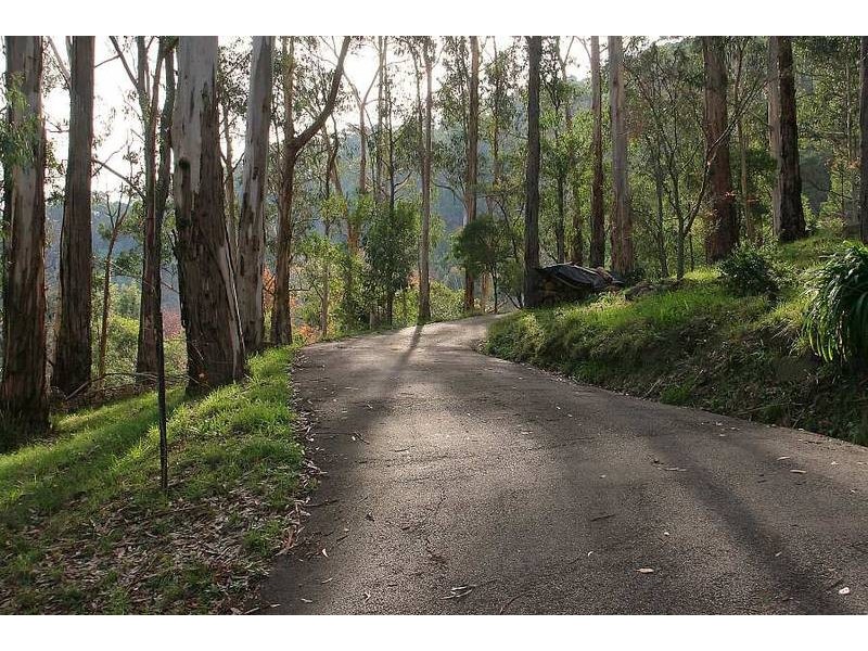 9 St Leonards Road, Selby VIC 3159