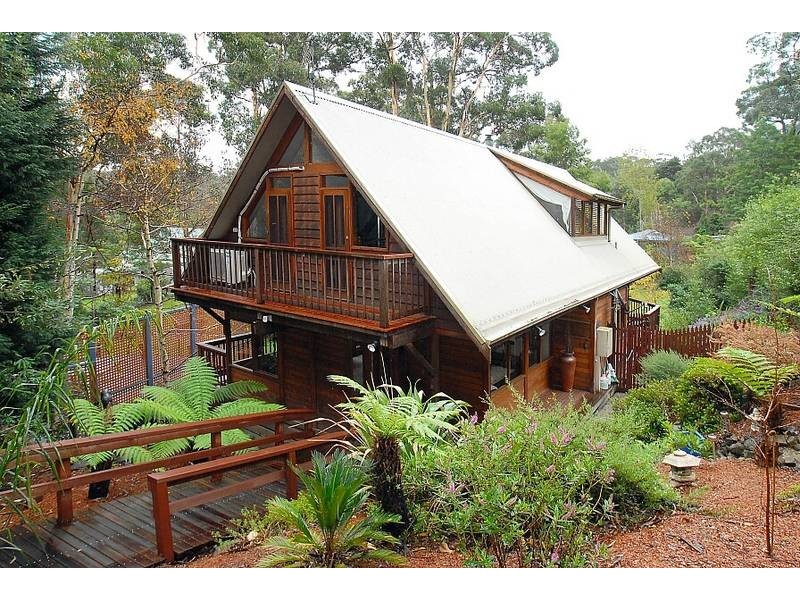 9 Gordon Avenue, Tecoma VIC 3160