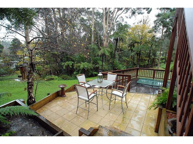 9 Gordon Avenue, Tecoma VIC 3160