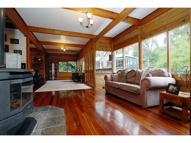 9 Gordon Avenue, Tecoma VIC 3160