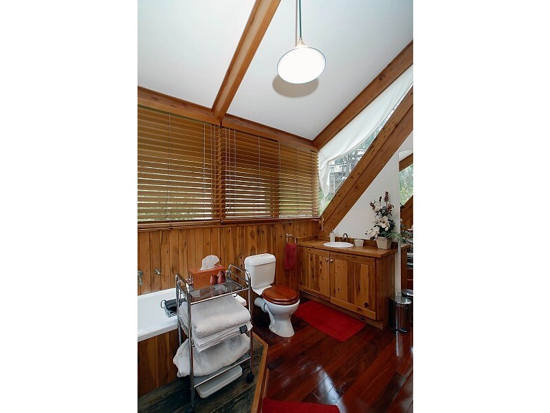 9 Gordon Avenue, Tecoma VIC 3160