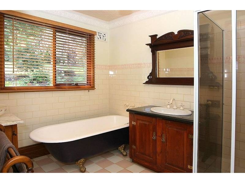 6 Tuttawatta Road, Selby VIC 3159